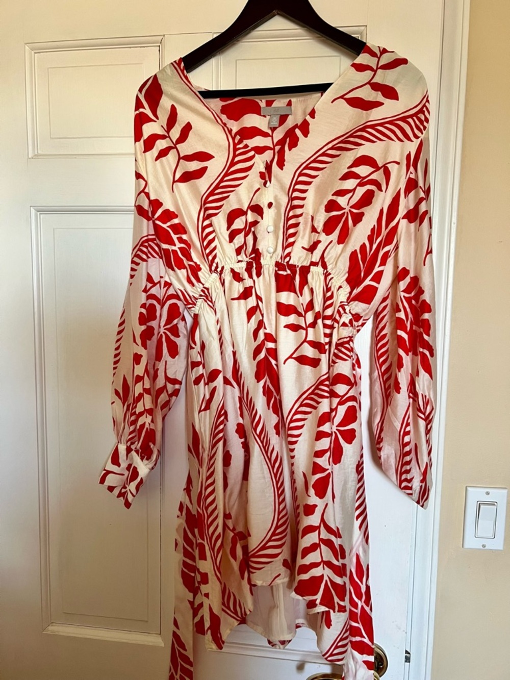 H&M Red and Cream Long Sleeve Printed V-Neck Dress